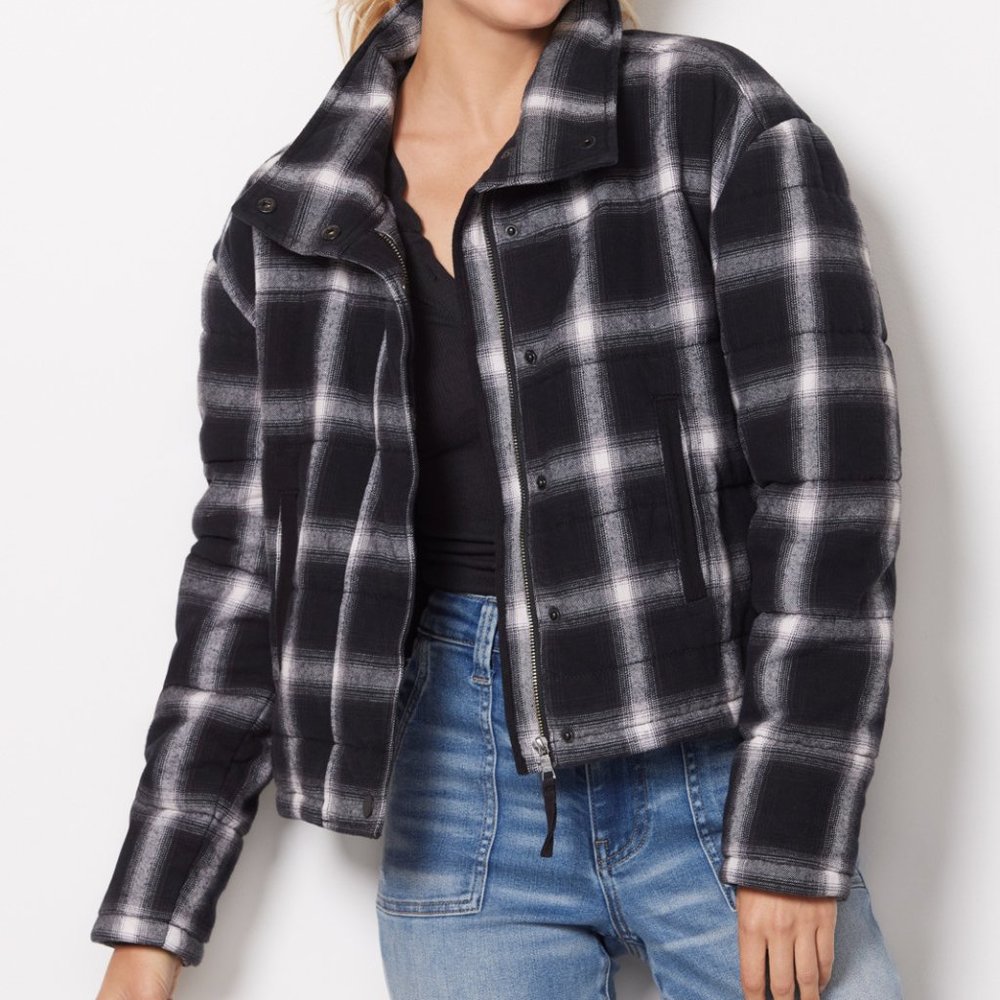 EUC Evereve Lucy Plaid Jacket - Black and White Cropped Quilted Insulated XS